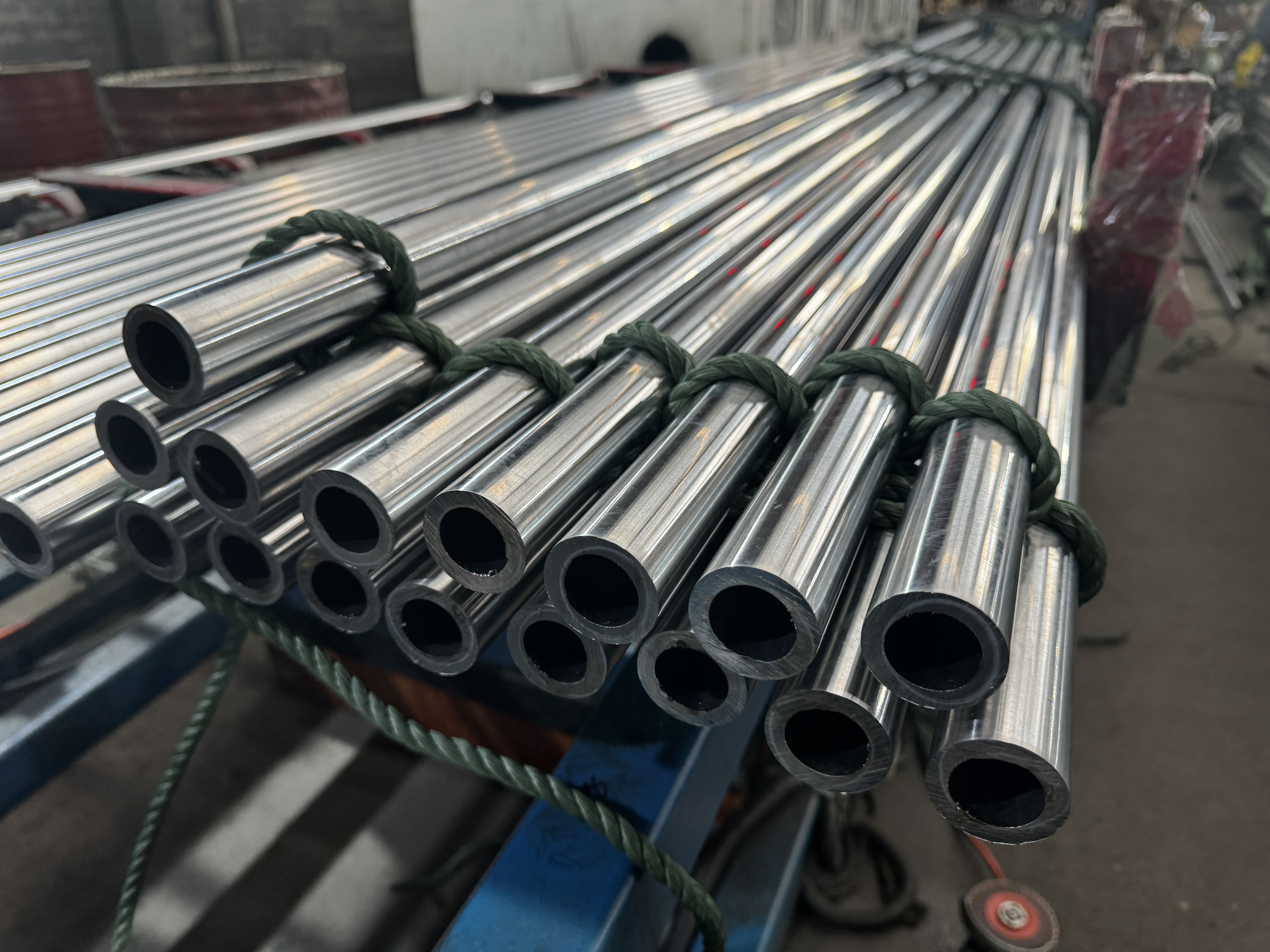 What Are the Advantages of Roller Burnishing for Piston Rods?
